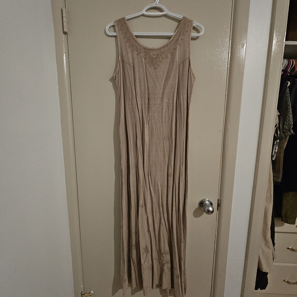 Chic Sleeveless Beige Maxi Dress